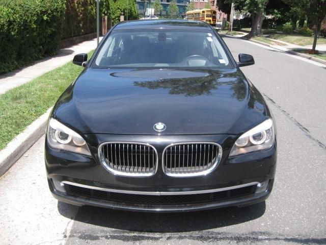 BMW 750 Li Luxury Sedan Rental