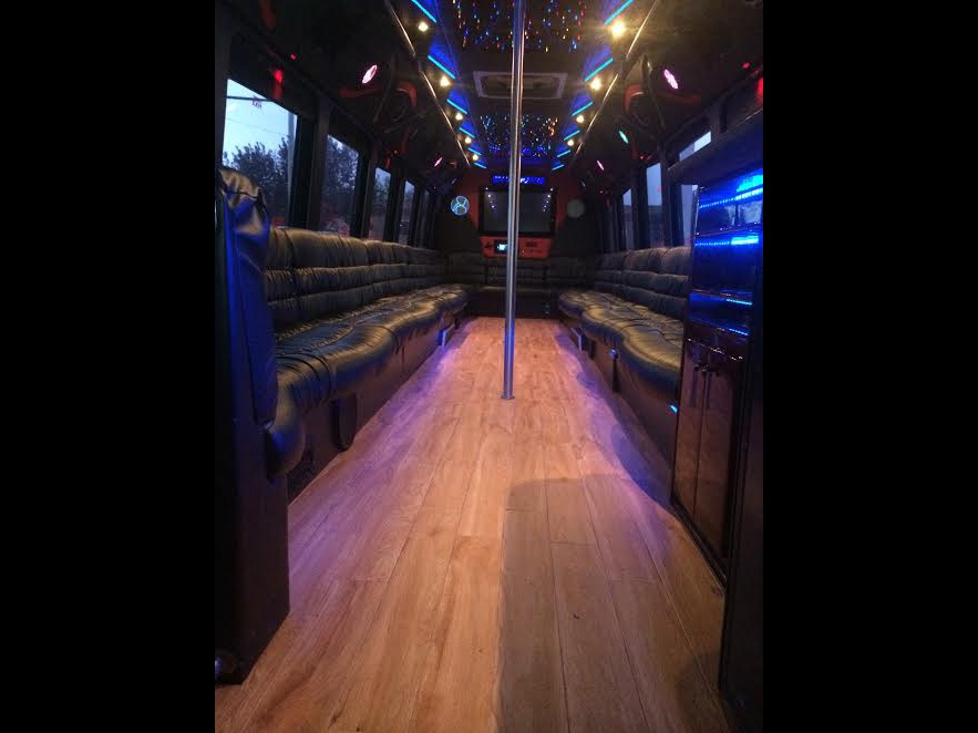 US Bargain Limo 42 sitted in 42 Pax party bus